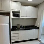 Apartamento novinho e confortável no centro de Foz